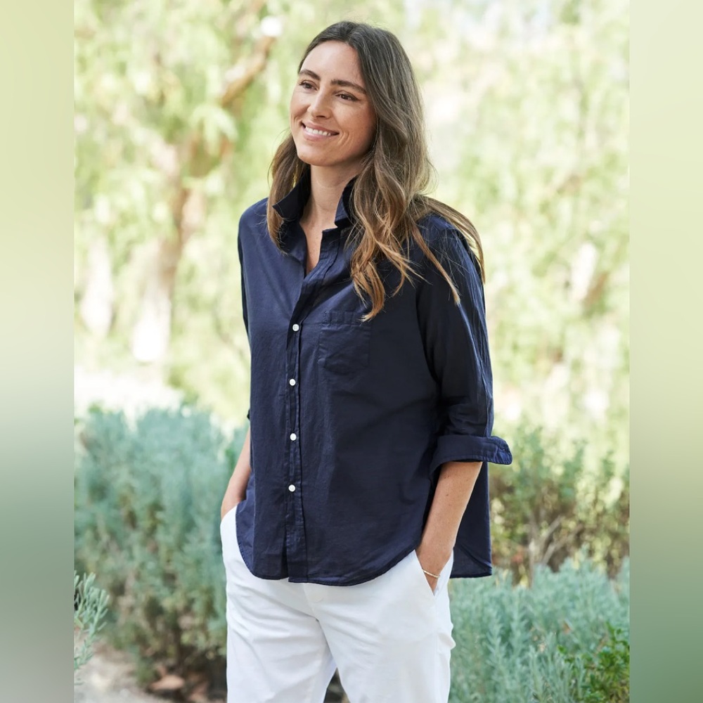 Frank & Eileen womens M Medium lightweight relaxed fit navy blue button up shirt